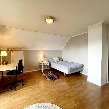 Family Friendly, Quiet, Spacious 호텔