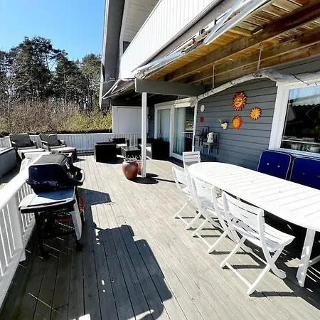 Family Friendly, Quiet, Spacious 4* Hvasser