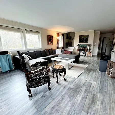 Family Friendly, Quiet, Spacious 4* Hvasser